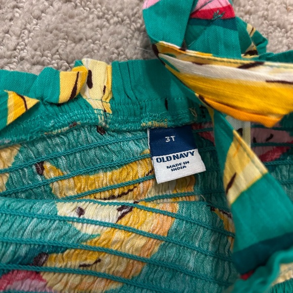 Old Navy Smocked printed top toddler size 3T - Picture 2 of 2